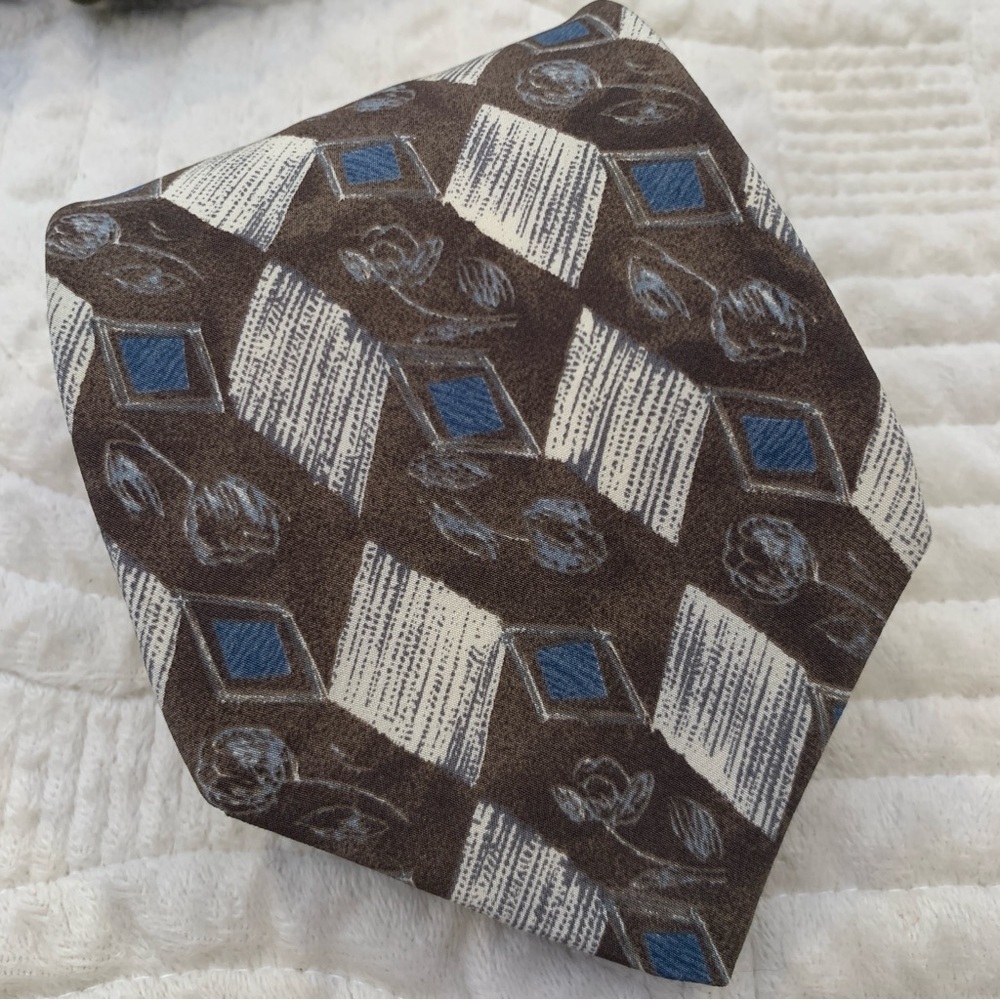 Geometric Patterned Brown Tie